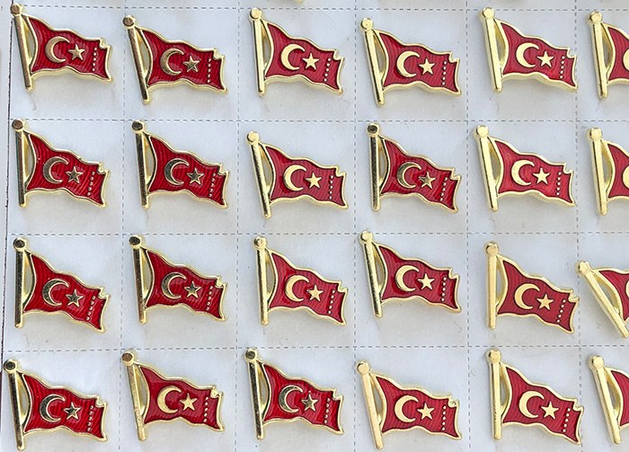TBR17 Dalgalı Türk Bayrağı Rozeti - Kaliteli Bayrak Rozeti