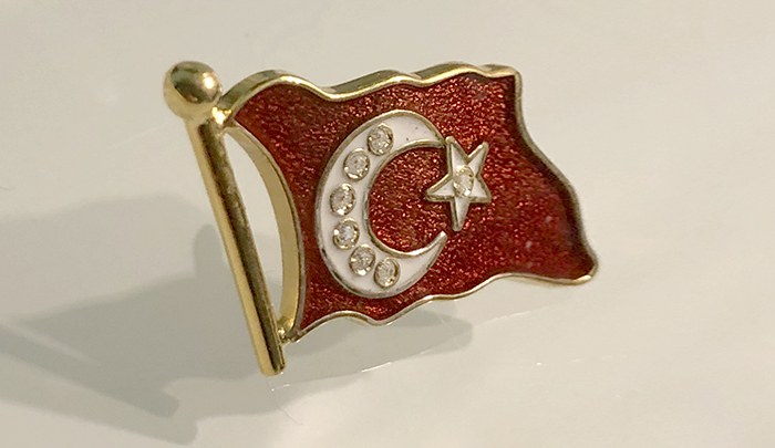 TBR19 Dalgalı Türk Bayrağı Rozeti - Cumhurbaşkanı Rozeti- Vip Rozet