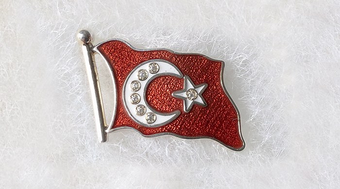 TBR19 Dalgalı Türk Bayrağı Rozeti - Cumhurbaşkanı Rozeti- Vip Rozet