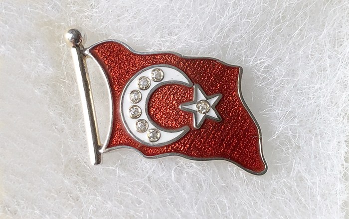 TBR19 Dalgalı Türk Bayrağı Rozeti - Cumhurbaşkanı Rozeti- Vip Rozet