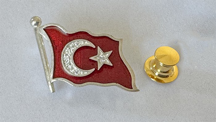 TBR19 Dalgalı Türk Bayrağı Rozeti - Cumhurbaşkanı Rozeti- Vip Rozet