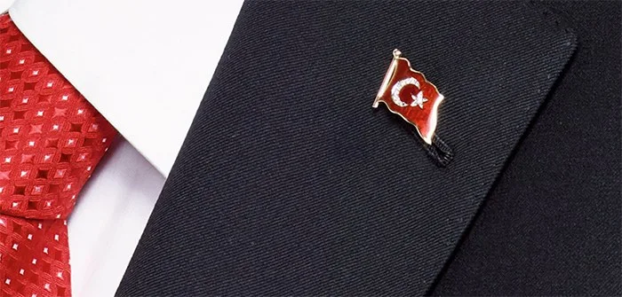 TBR19 Dalgalı Türk Bayrağı Rozeti - Cumhurbaşkanı Rozeti- Vip Rozet