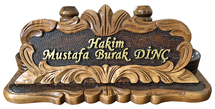 MB03 Ceviz El İşi Oyma Özel Ahşap Masa İsimliği