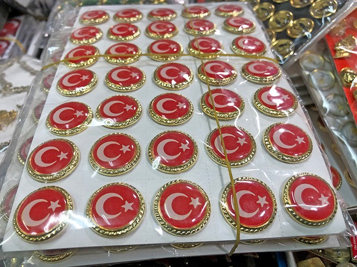 TBR26 Döküm Damla Türk Bayrağı Yaka Rozeti - Ekonomik