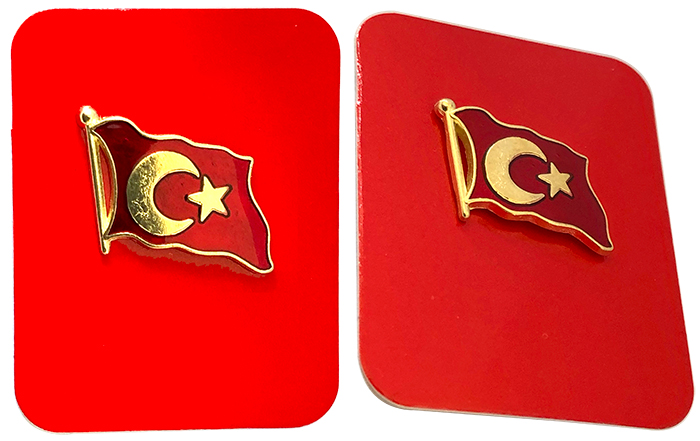 TBR31 Dalgalanan Türk Bayrağı Rozeti - VİP Altın
