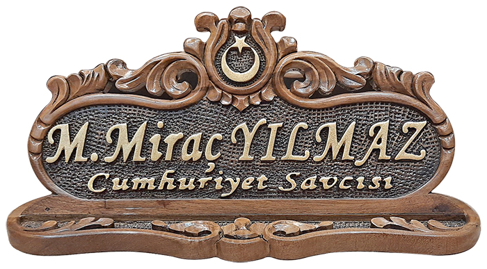 MB04 Ceviz El İşi Oyma Özel Ahşap Masa İsimliği