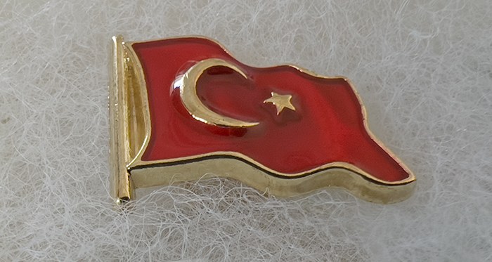 TBR43 Dalgalı Türk Bayrağı Rozeti