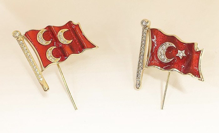 Altın Türk Bayrağı Yaka Rozeti - Ay Yıldızlı Rozet