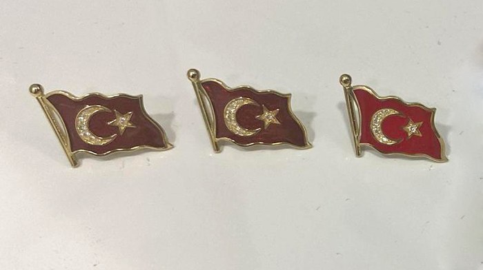 Altın Türk Bayrağı Yaka Rozeti - Ay Yıldızlı Rozet