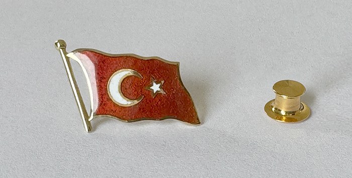 Altın Türk Bayrağı Yaka Rozeti - Ay Yıldızlı Rozet