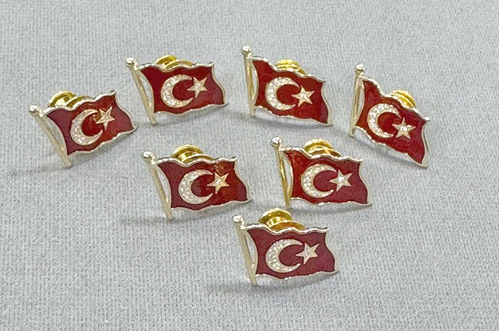 Altın Türk Bayrağı Yaka Rozeti - Ay Yıldızlı Rozet