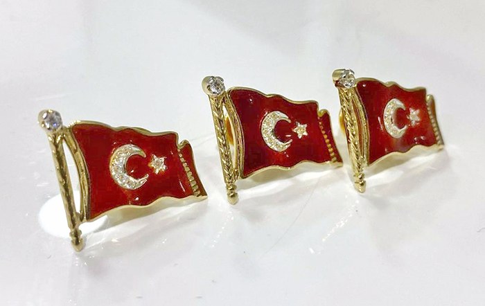 Altın Türk Bayrağı Yaka Rozeti - Ay Yıldızlı Rozet