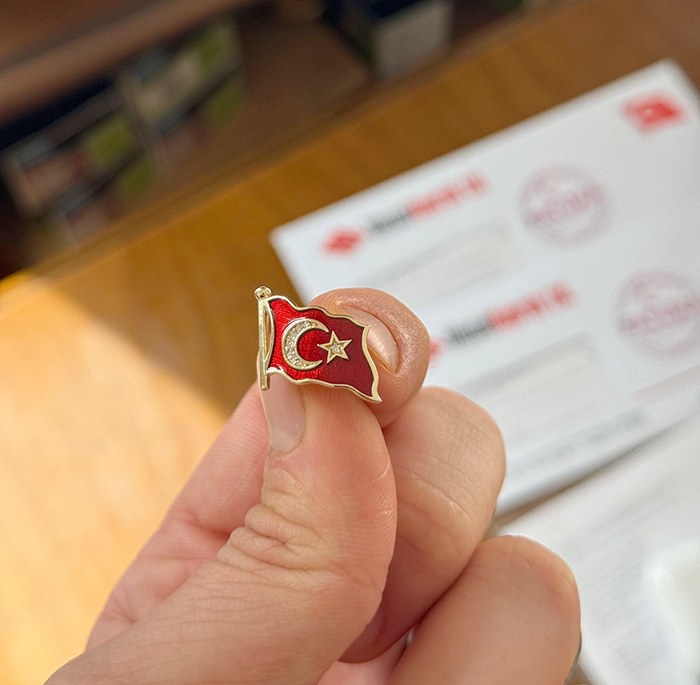 Altın Türk Bayrağı Yaka Rozeti - Ay Yıldızlı Rozet