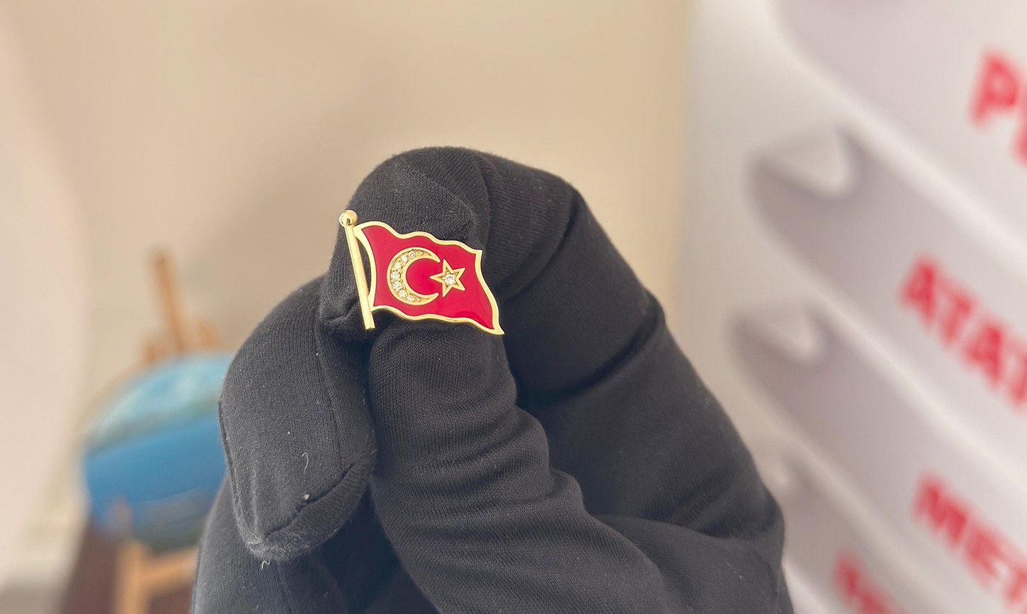 Altın Türk Bayrağı Yaka Rozeti - Ay Yıldızlı Rozet