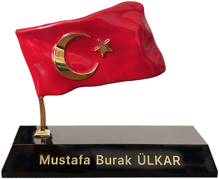 MVIP02 Dalgalanan Bayraklı Masa İsimliği