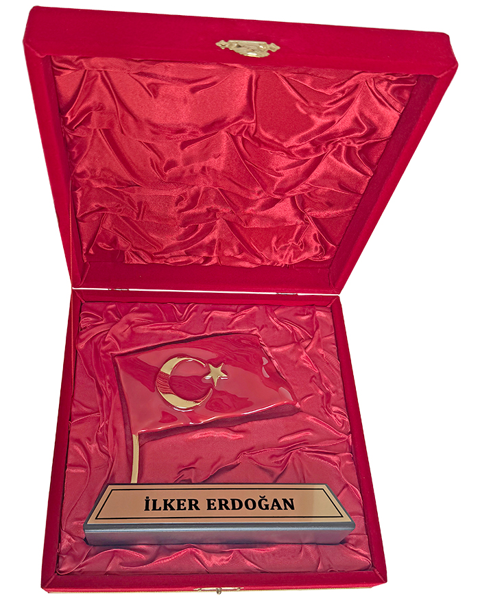 MVIP04 Dalgalanan Türk Bayraklı Masa İsimliği