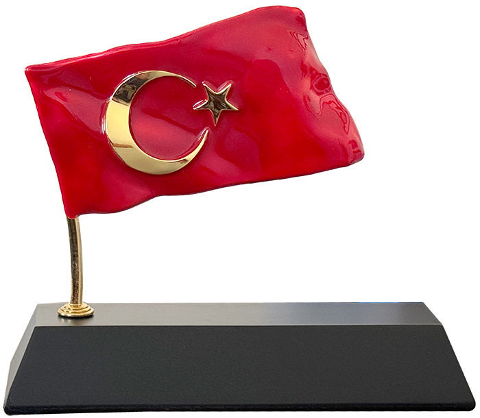MVIP04 Dalgalanan Türk Bayraklı Masa İsimliği