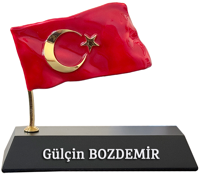 MVIP04 Dalgalanan Türk Bayraklı Masa İsimliği