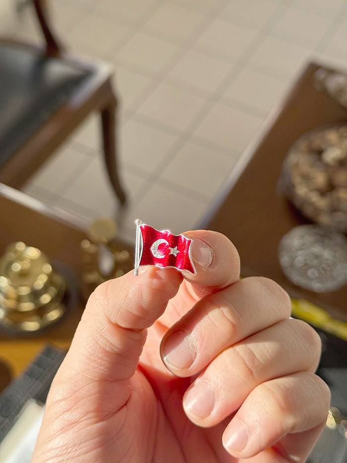TBR52 Gümüş Dalgalanan Türk Bayrağı Yaka Rozeti