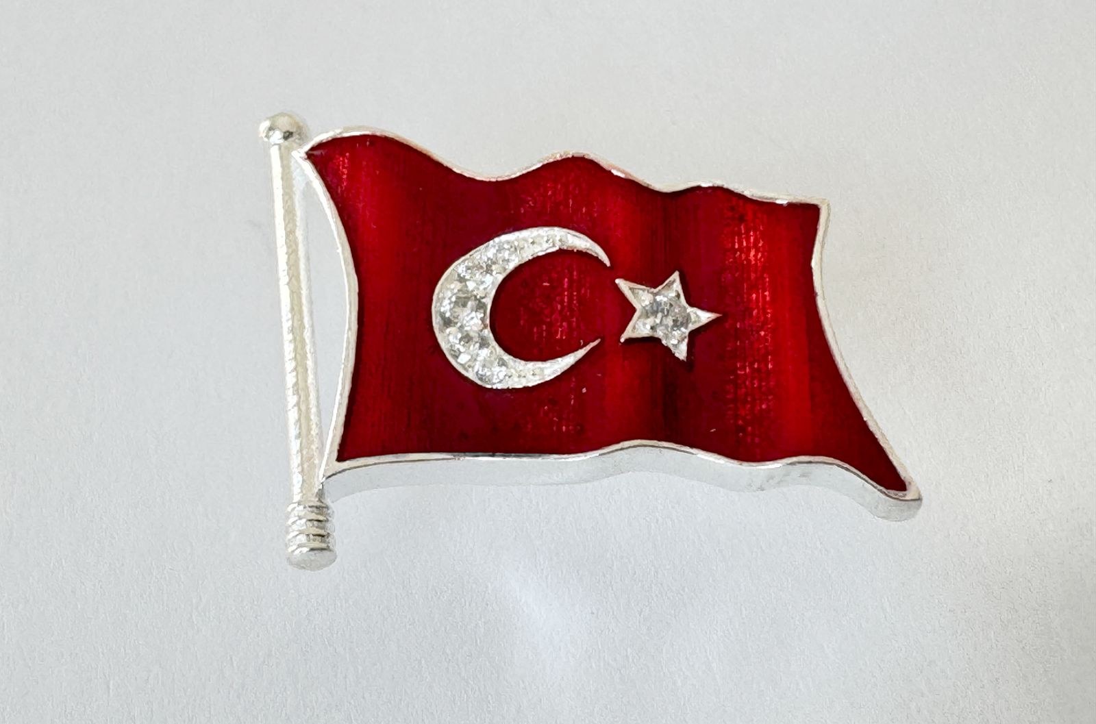TBR52 Gümüş Dalgalanan Türk Bayrağı Yaka Rozeti
