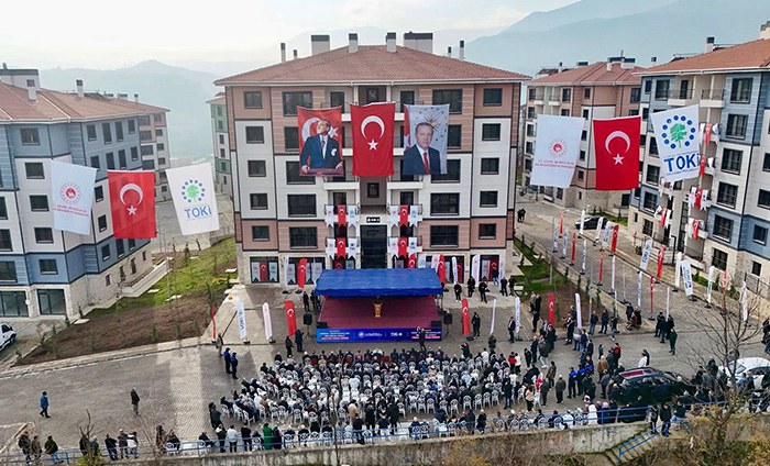 Toki Bayrağı - TOKİ Yeni Logolu