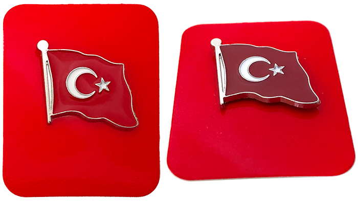 TBR2 Dalgalanan Türk Bayrağı Rozeti