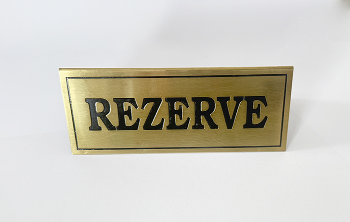 R04 - Pirinç Masa Üstü Rezerve Yazısı
